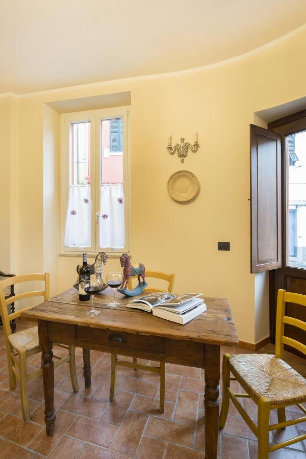 Alla Porta Di Sotto B&B Fivizzano Exterior photo