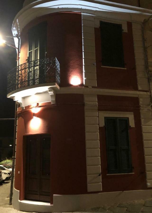 Alla Porta Di Sotto B&B Fivizzano Exterior photo